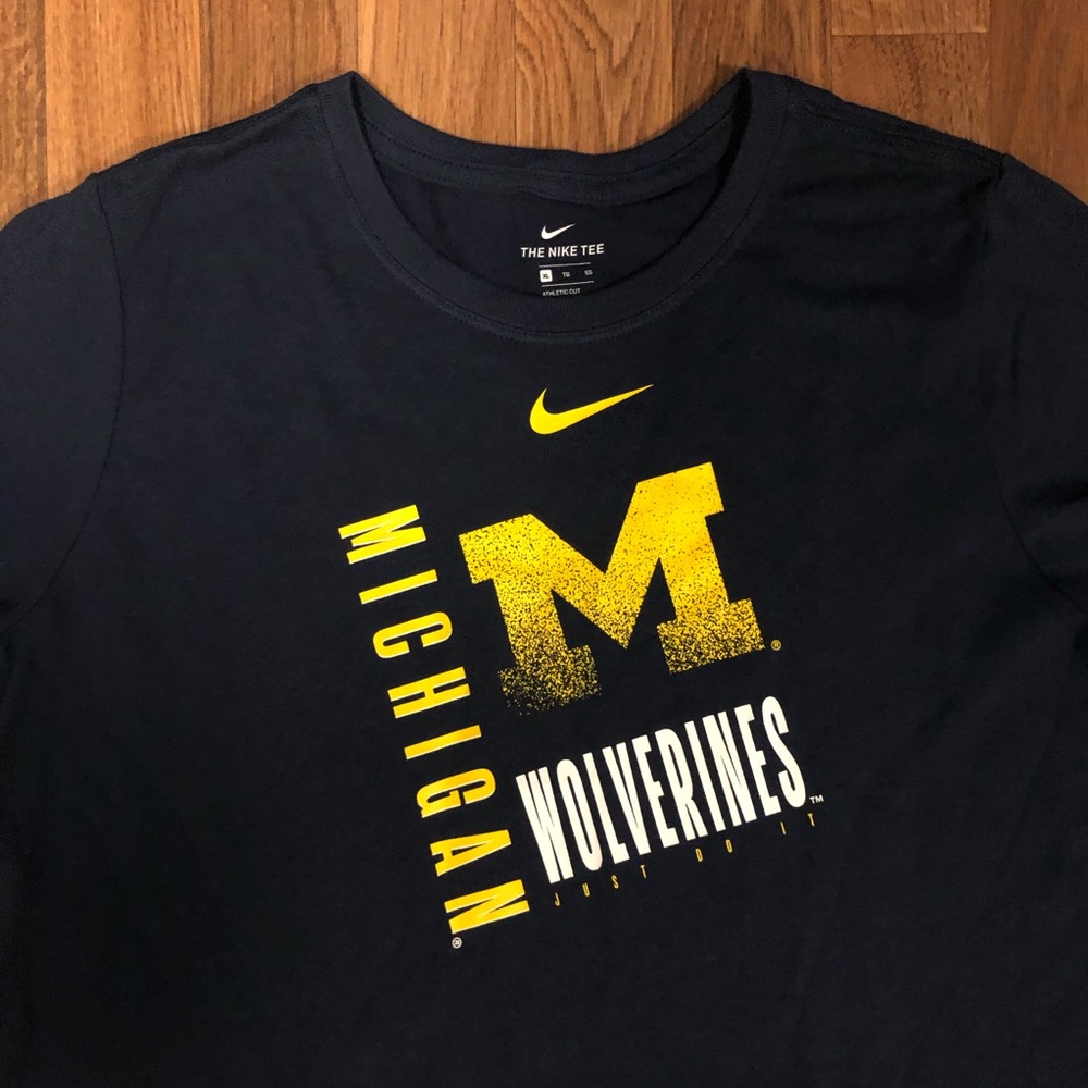 NWT Nike Michigan Wolverines NCAA Ann Arbor The Nike Tee